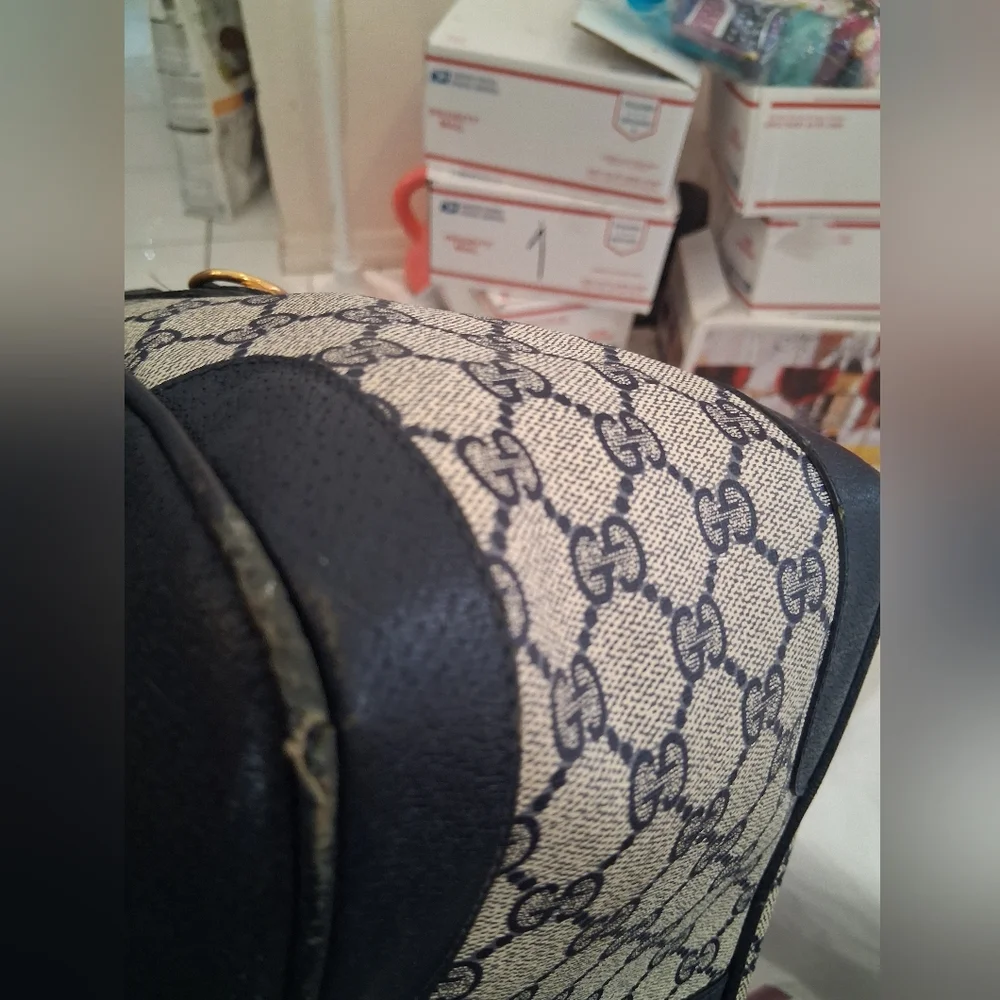 Gucci Beige and Navy, Authentic  Bag - Picture 11 of 16